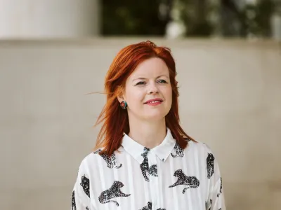 Pisateljica Gabriela Babnik Ouattara pravi, da je »kot urednica izredno natančna, kot pisateljica pa izredno medbesedilna«. 