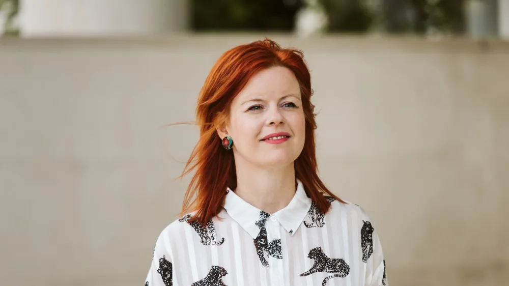 Pisateljica Gabriela Babnik Ouattara pravi, da je »kot urednica izredno natančna, kot pisateljica pa izredno medbesedilna«. 