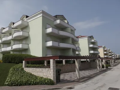 ﻿- Hrvaška 2014 - Rezidencija Skiper Suites Hotel, Savudrija, Alberi 300, Kempinski luksuzno počitniško apartmajsko naselje - //FOTO: Luka Cjuha