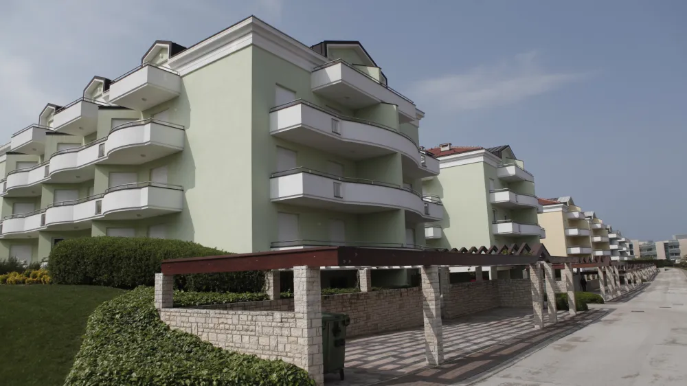 ﻿- Hrvaška 2014 - Rezidencija Skiper Suites Hotel, Savudrija, Alberi 300, Kempinski luksuzno počitniško apartmajsko naselje - //FOTO: Luka Cjuha