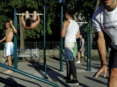 Mladostnikom bodo skušali z novim šolskim letom še intenzivneje približati aktivnejši življenjski slog. Fotografija je simbolična.