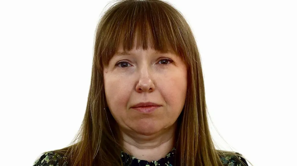 Nina Knavs- Redakcija Dnevnik 2024 - portreti za komentarje in kolumne - kolumnisti - komentatorji – novinarji - portret //FOTO: Luka Cjuha