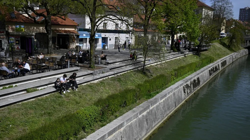 - 7.04.2024 &ndash; Vročina v Ljubljani. //FOTO: Nik Erik Neubauer