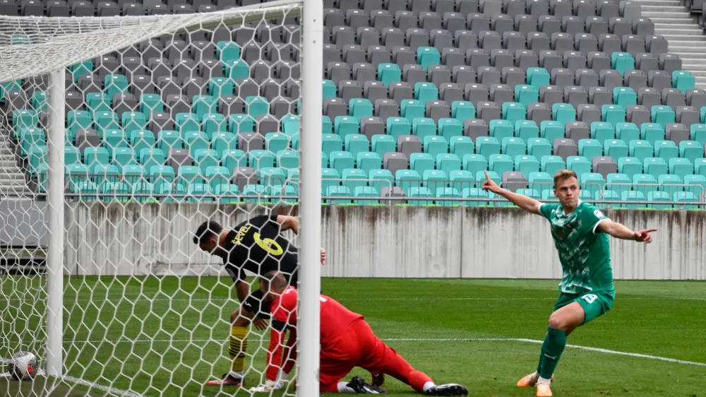 Ivan Durdov je takole dosegel vodilni gol za Olimpijo v deveti minuti, nato mu je VAR razveljavil dva zadetka zaradi nedovoljenega položaja. F Nik Erik Neubauer