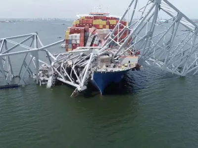 V zvezi s trčenjem ladje v Most Francisa Scotta Keyja v Baltimoru se že pletejo teorije zarote. 