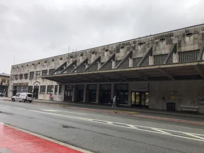 Projekt nadgradnje železniške postaje Jesenice je predmet številnih kritik, saj se je njegova projektna zasnova v minulih letih večkrat spremenila in s tem drastično podražila. Foto: Eva Branc 