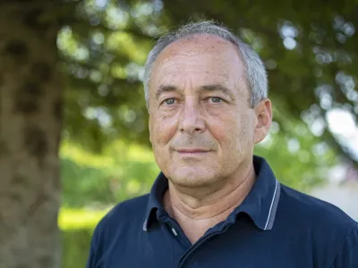 Željko Savič, župan Dola pri Ljubljani: Problema povečevanja ali širjenja birokracije in s tem povezane gospodarnosti, učinkovitosti in uspešnosti poslovanja žal ne obravnava noben predpis, zato pričakujemo, da tukaj kršitev ne bo. 