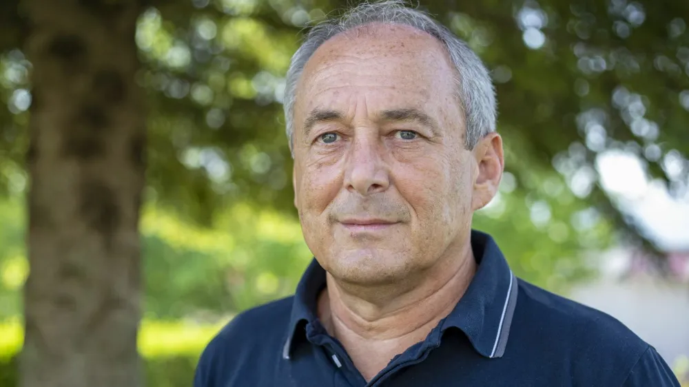 Željko Savič, župan Dola pri Ljubljani: Problema povečevanja ali širjenja birokracije in s tem povezane gospodarnosti, učinkovitosti in uspešnosti poslovanja žal ne obravnava noben predpis, zato pričakujemo, da tukaj kršitev ne bo. 