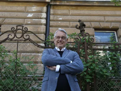 12.04.2024 - Minister za gospodarstvo, turizem in šport Matjaž Han bo danes ob 14. uri na križišču Resljeve in Čufarjeve za stavbo RTV Slovenija dal izjavo za medije glede kandidature za predsednika stranke SD na sobotnem volilnem kongresuFoto: Luka Cjuha