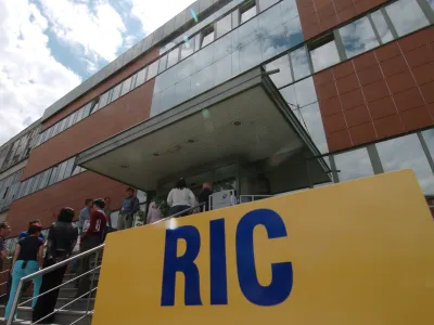 Dijaki z disleksijo, motnjami pozornosti ali skotopičnim sindromom imajo največji problem pri razumevanju besedila. Gre namreč za motnjo pri vizualni obdelavi podatkov, kar povzroča oteženo branje oziroma popačenje besedila. Foto: Luka Cjuha 