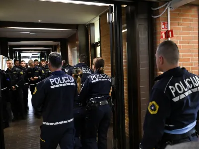 Policija, simbolična fotografija.- 3.04.2024 – Podelitev medalj policije za hrabrost in požrtvovalnost. Policijska akademija, Tacen. //FOTO: Nik Erik Neubauer