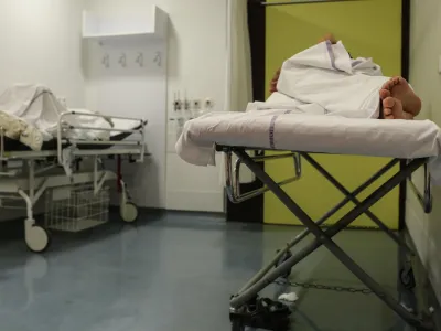 Pacienti, ki čakajo na pregled in zdravljenje – ali celo na kakršen koli datum – so prisiljeni pomoč poiskati tudi na urgencah. 