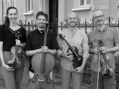 Godalni kvartet Carpe artem bo igral dela Huga Wolfa, Viktorja Parme, Tomaža Sveteta in Dominika Jakšiča. 