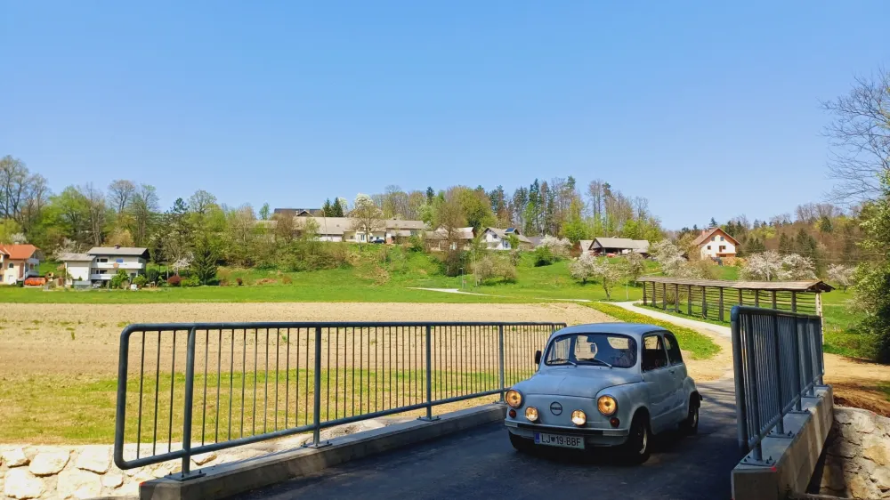 V Besnici so obnovili prvi most v Mestni občini Kranj po lanskih poplavah. 