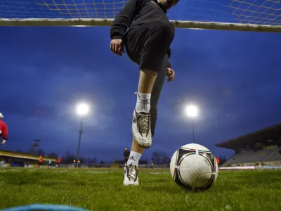 - ilustrativna fotografija - nogomet - nogometno igri&scaron;če - nogometna žoga//FOTO: Tomaž Skale