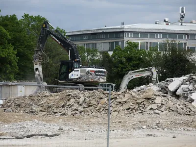 16.04.2024 - rušenje tovarne Tuba na Verovškova i 66Foto: Luka Cjuha