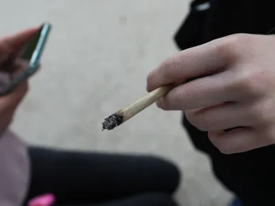 joint. - 18.04.2024. - Tradicionalni Marihuana marš 2024, ki ga organizira Študentska organizacija Univerze v Ljubljani. FOTO: Bojan Velikonja