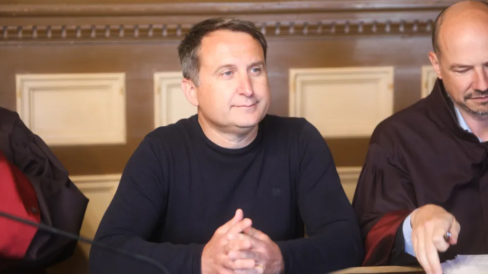 Obtoženi Igor Velov. 19.04.2024. Sojenje obtožen emu jemanja podkupnine Igorju Velovu. Foto: Bojan Velikonja