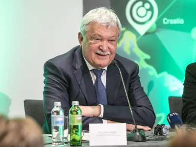 ﻿predsednik in glavni izvršni direktor Skupine OTP Sandor Csanyi - 08.01.2020 - Madžarska finančna skupina OTP je lastnica 99,73 odstotnega deleža banke SKB ter stoodstotnih deležev družb SKB Leasing in SKB Leasing Select, - novinarska konferenca ob uradnem koncu prodaje SKB banke Skupini OTP,//FOTO: Matjaž Rušt