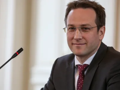 ﻿kandidat za Ustavnega sodnika RS DDr. Klemen Jaklič, predavatelj na ameriški Univerzi Harvard, kjer predava s področij ustavnega prava, moralne teorije, etike, človekovih pravic in demokracije.    - 21.03.2017 - javna predstavitev drugega kandidata za sodnika Ustavnega sodišča RS Klemna Jakliča v predsedniški palači -.    //FOTO: Luka Cjuha