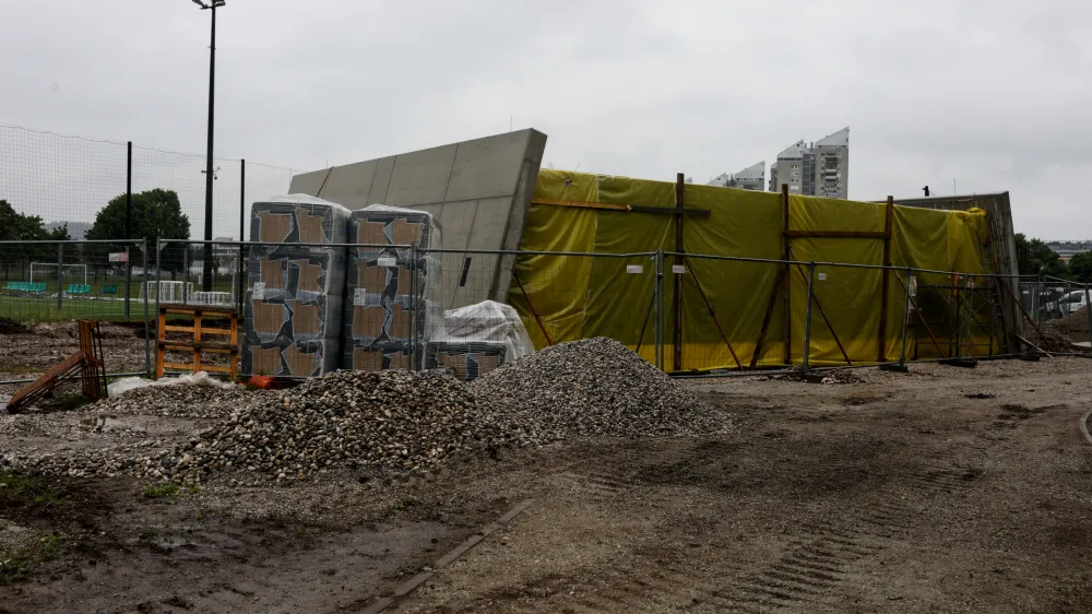 23.04.2024. Gradbišče paviljona ob pomožnih štadionih v Stožicah v Ljubljani..//FOTO: Bojan Velikonja