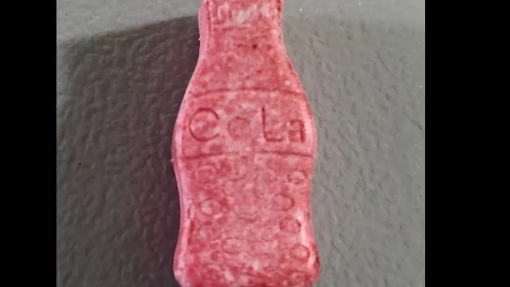 Pri 33-letniku iz Žalca so zasegli nekaj manj kot osem kilogramov ekstazija, vrednega okoli 75 tisoč evrov. 