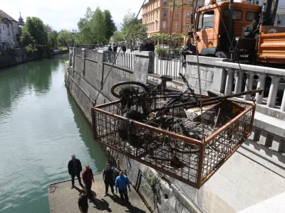 20.04.2024 - Čistilna akcija Ljubljana - Ljubljanica - čiščenje smeti iz ljubljanice - Šuštarski mostFoto: LUka Cjuha