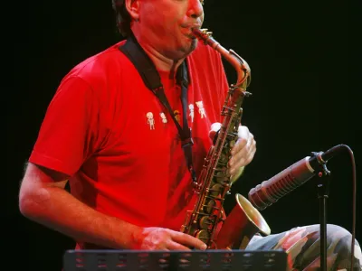 Kultni saksofonist, skladatelj in producent John Zorn se vrača v Ljubljano z zasedbo New Masada Quartet.