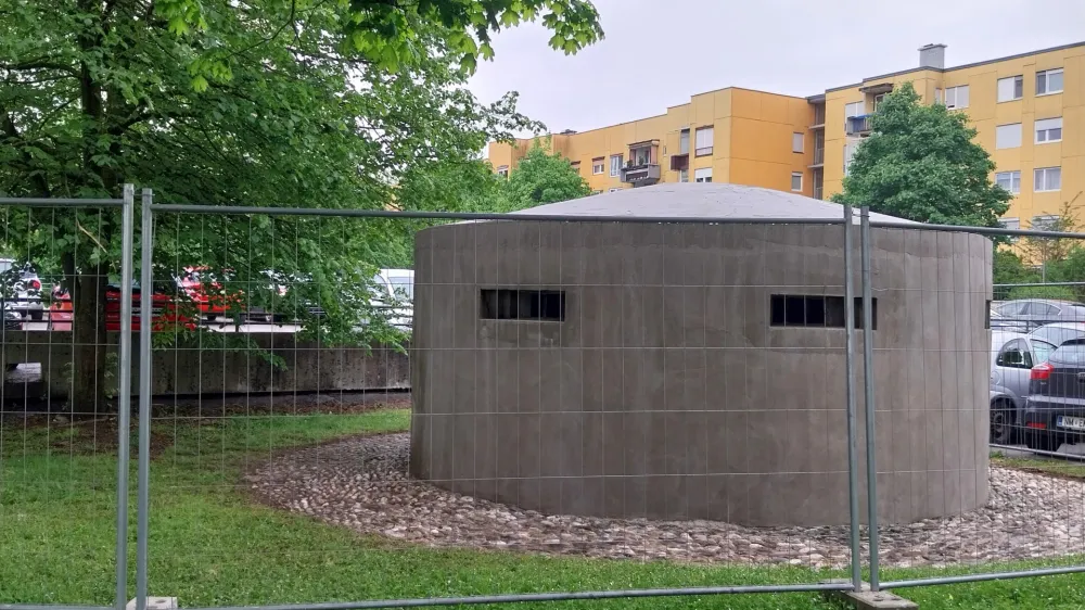 Bunker ob Poti spominov in tovarištva pri Vojkovi cesti