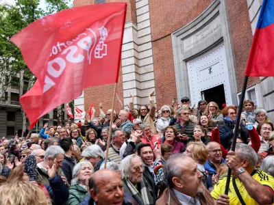 People gather outside Spain's Socialist Party (PSOE) headquarters to show support for the Secretary General of PSOE and Prime Minister Pedro Sanchez, in Madrid, Spain April 27, 2024. REUTERS/Violeta Santos Moura