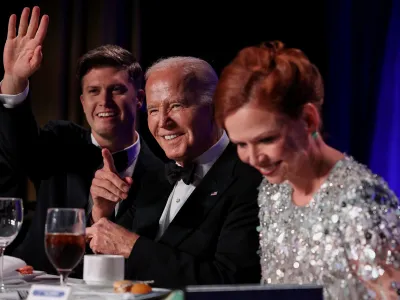 Host Colin Jost, U.S. President Joe Biden and NBC News White House senior correspondent Kelly O'Donnell attend the White House Correspondents' Association Dinner in Washington, U.S., April 27, 2024. REUTERS/Tom Brenner