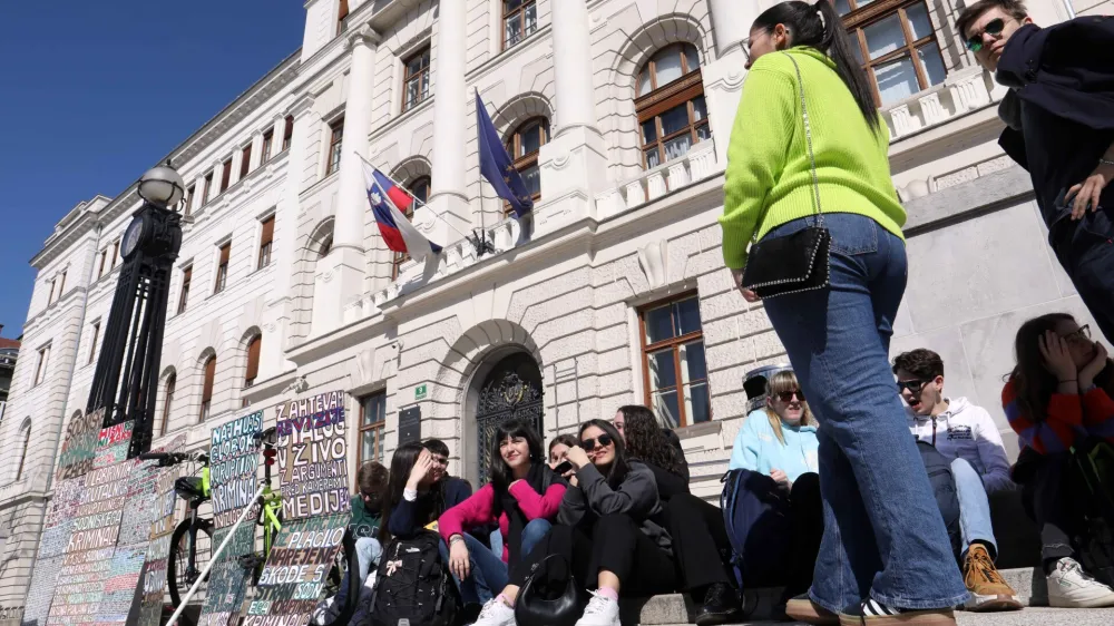 V sodni&scaron;kem dru&scaron;tvu so potrdili, da so za zdaj od vlade prejeli zgolj neuradni predlog, ki pa &raquo;ne ustreza svojemu namenu&laquo;.&nbsp;