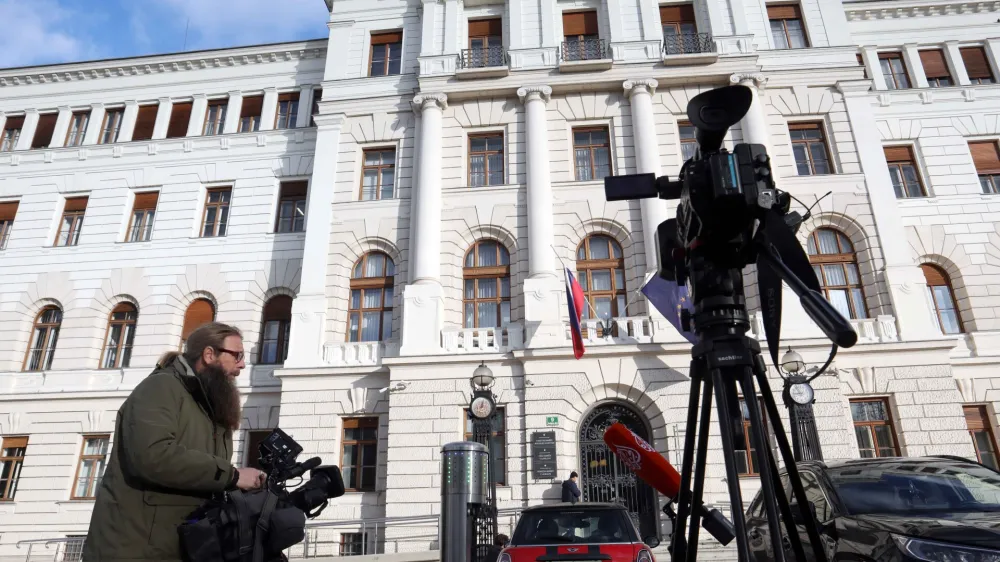 - protestni shod sodnikov -- 04.01.2024 &ndash; protest sodnikov - sodniki in tožilci za eno uro prekinili delo in s protestnimi shodi izrazili nestrinjanje z nespo&scaron;tovanjem ustavne odločbe glede sodni&scaron;kih plač. //FOTO: Tomaž Skale