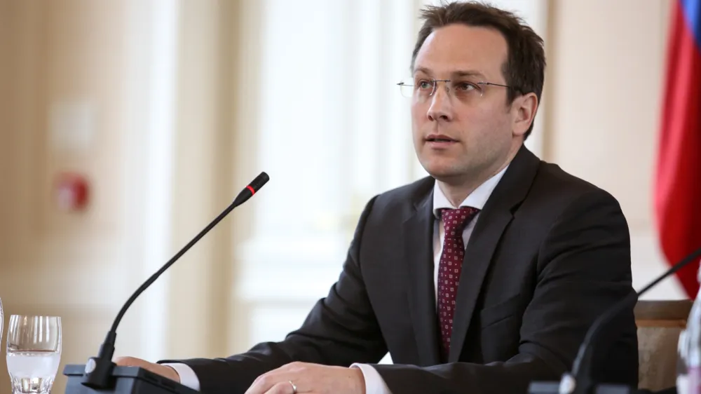 ﻿kandidat za Ustavnega sodnika RS DDr. Klemen Jaklič, predavatelj na ameriški Univerzi Harvard, kjer predava s področij ustavnega prava, moralne teorije, etike, človekovih pravic in demokracije.   - 21.03.2017 - javna predstavitev drugega kandidata za sodnika Ustavnega sodišča RS Klemna Jakliča v predsedniški palači -.    //FOTO: Luka Cjuha