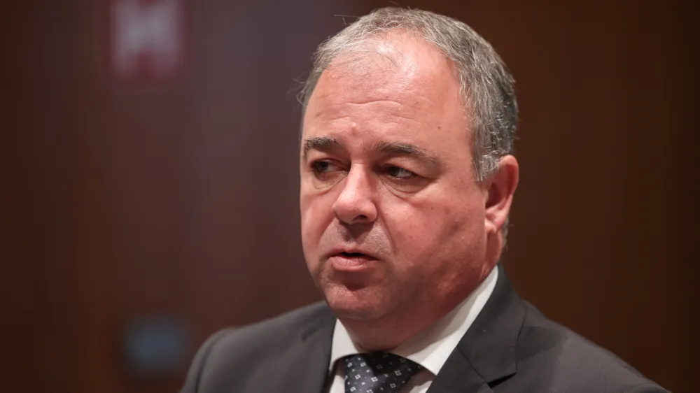 Odločitve ustavnega sodi&scaron;ča, tako poslanec SDS Danijel Krivec, ne želijo prejudicirati, želijo pa si, da bi ustavno sodi&scaron;če zahtevo za ustavno presojo odlokov o posvetovalnih referendumih obravnavalo prednostno.