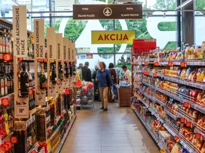 Trgovina Spar v Zalogu, trgovina, market, hrana- 09.05.2016 - Poslovno-upravni center Zalog, Agrokombinatska cesta 2, - projekt javno-zasebnega partnerstva med Mestno občino Ljubljana in drubo SPAR Slovenijad.o.o..     //FOTO: Bojan Velikonja 