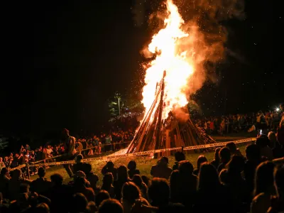 - prižig kresa -30.04.2024. Prvomajsko kresovanje ob prazniku dela na Rožniku. Foto: Bojan Velikonja