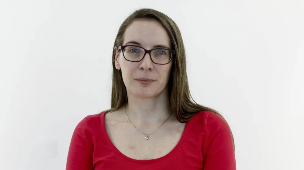 Vanja Brkić- Redakcija Dnevnik 2024 - portreti za komentarje in kolumne - kolumnisti - komentatorji – novinarji - portret //FOTO: Luka Cjuha