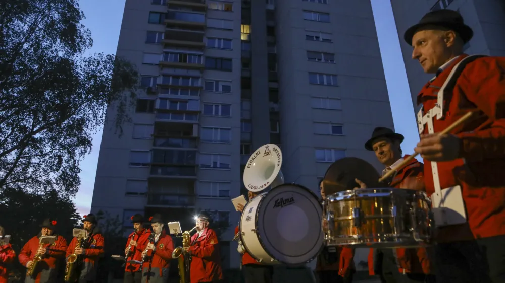 - 01.05.2023 – Budnica 2023 - Pihalni orkester Ljubljanareportaža prvomajske budnice v družbi Godba Ljubljana. //FOTO: Luka Cjuha