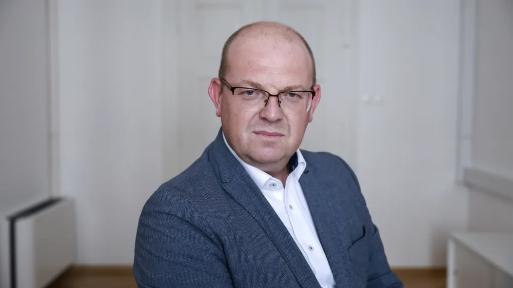 - 28.09.2023 &ndash; dr. Klemen Gro&scaron;elj, obramboslovec, politik in evroposlanec - poslanec Evropskega parlamenta od leta 2019 //FOTO: Jaka GasarOPOMBA: DNEVNIKOV OBJEKTIV &ndash; INTERVJU 2023