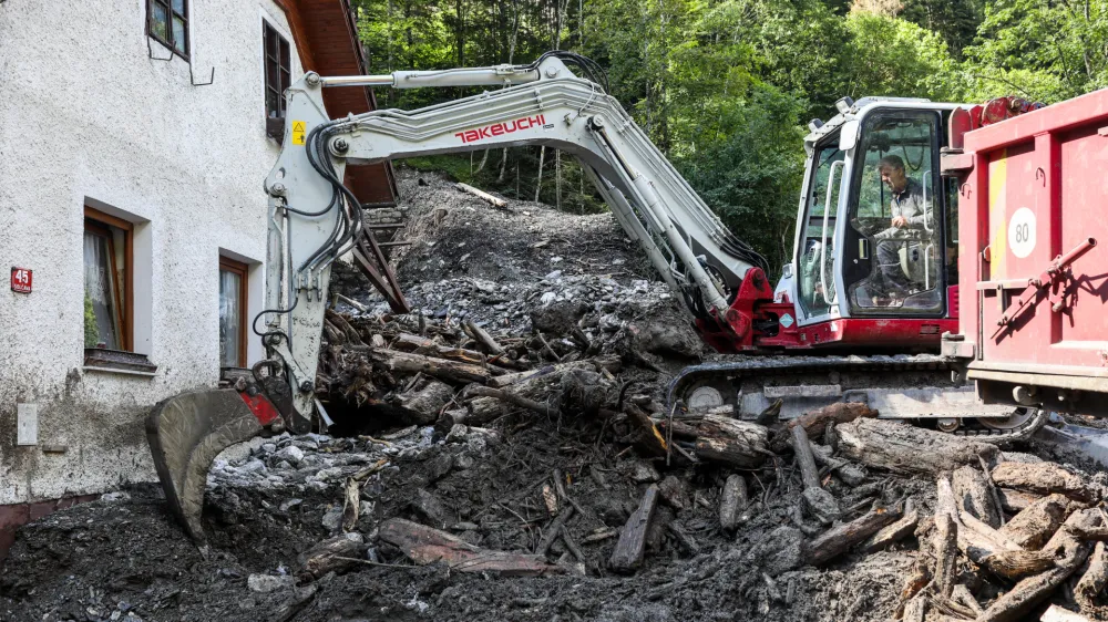 Solčava - Savinjska dolina- Logarska dolina - odpravljanje posledic poplav – sanacija škode -  - 08.08.2023 – najhujša naravna ujma v zgodovini Slovenije - prizadeti dve tretjini države - ujma - poplave – zemeljski plazovi – //FOTO: Bojan Velikonja