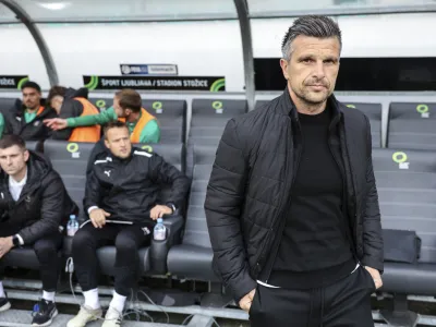 Triinštiridesetleni Zoran Zeljković je na klop Olimpije sedel sredi oktobra lani, na njej pa je zdržal slabih sedem mesecev. Foto: Jaka Gasar