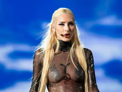 Raiven na odru v kreaciji oblikovalke Opara