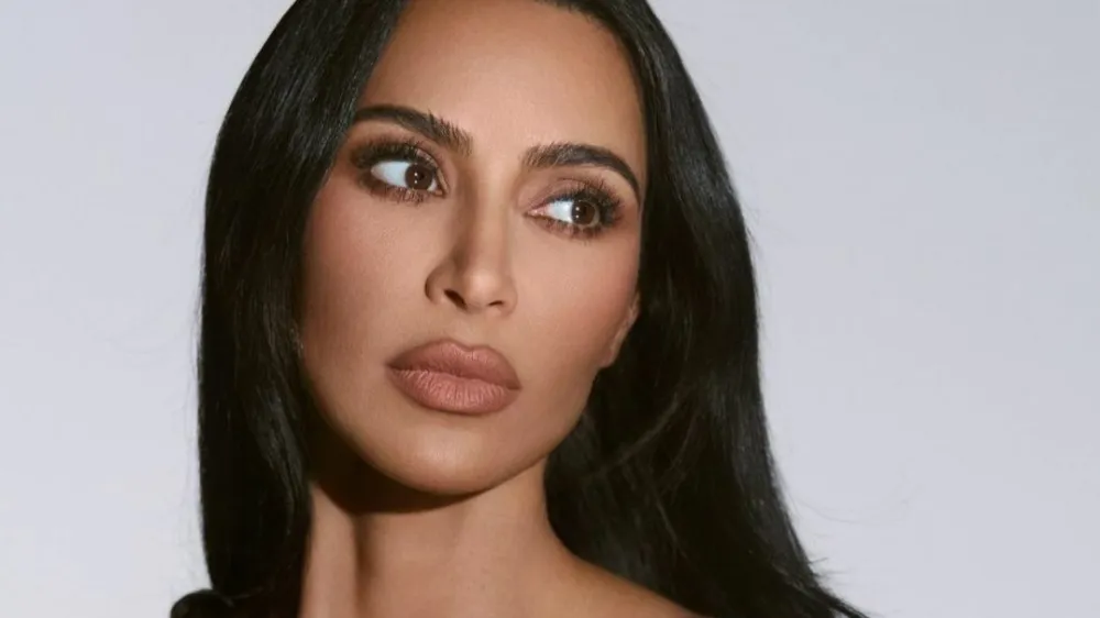 Kim Kardashian se najbolje počuti z ličili v nevtralnih tonih.