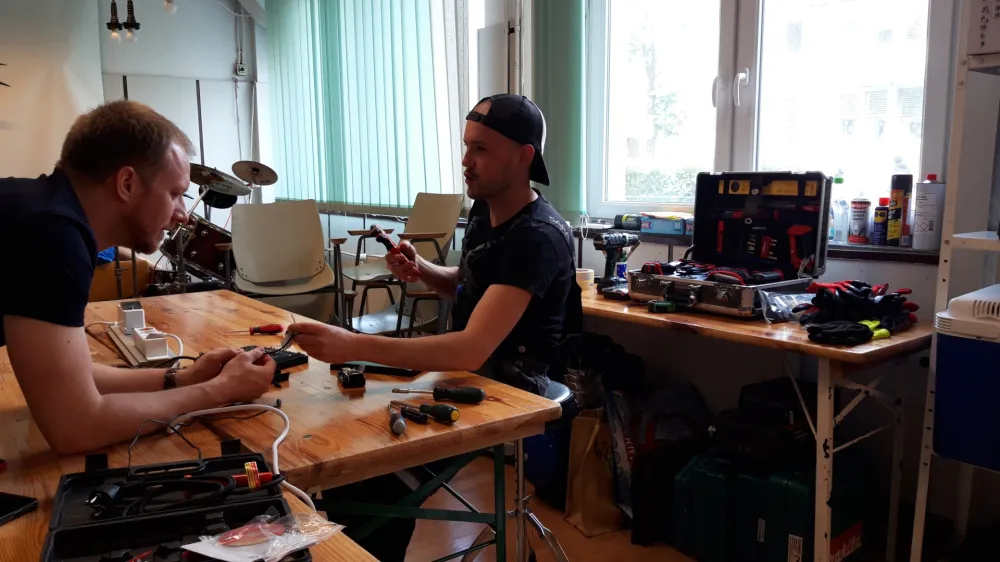 Poprav'c, popravljalnica elektronskih aparatov