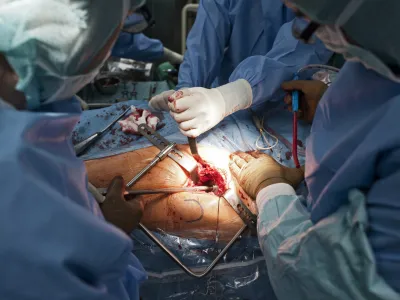 Operacija kolka, dr. Rasto Stok in dr. Peter PavlovÄŤiÄŤFOTO: JAKA GASAR / NEDELJSKI