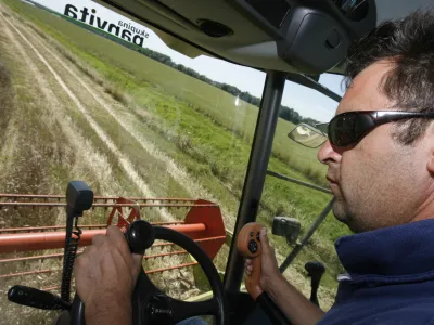 -Žetev-Prekmurje, reportaža//FOTO: Bojan VelikonjaOPOMBA: ZA OBJAVO ZA OBJAVO V PRILOGI – DNEVNIKOV OBJEKTIV - REPORTAŽA
