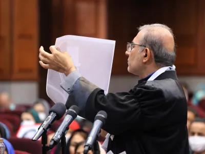 07 May 2024, Iran, Tehran: An Iranian lawyer shows a document to the audience at Imam Khomeini Judicial Complex Court during the hearing of the complaint of Iranian thalassemia patients against the United States, the government, and other defendants in Tehran. Photo: Rouzbeh Fouladi/ZUMA Press Wire/dpa