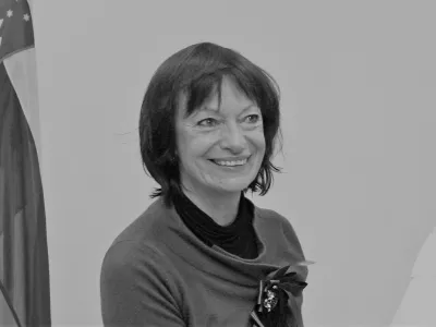 Manca Košir in minister za ?olstvo in ?port Igor Luk?i?- predaja manifesta za odli?no javno ?olo ministru za ?olstvo in ?port Igorju Luk?i?u- delegacija civilne pobude Kak?no ?olo ho?emo? pod vodstvom Mance Ko?ir je ministru za ?olstvo in ?port in snovalcem nove Bele knjige o izobra?evanju predala Manifest za odli?no javno ?olo in na javnih debatah zbrano gradivo;//FOTO: Matej Pov?eOPOMBA: ZA OBJAVO V ?ASOPISU DNEVNIK