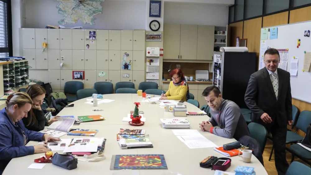 ﻿- simbolična fotografija - šolska zbornica, šolstvo, učitelji, ravnatelj - 05.12.2019 – Osnovna šola OŠ Frana Albrehta, Šolska ulica 1, Kamnik //FOTO: Jaka Gasar